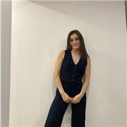 Soy una mujer con mucha vocación y motivación, a la que le apasiona su trabajo y que espera contagiar esa pasión a sus estudiantes